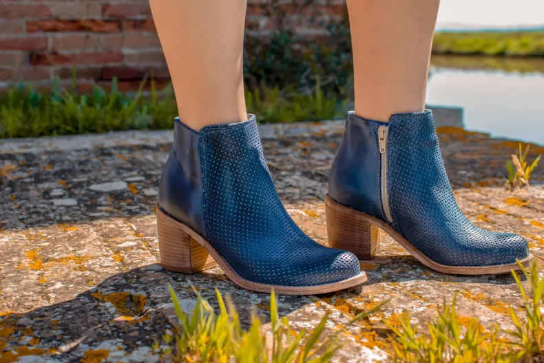 Ankle Boot In Brushed Nubuck Leather Jeans With Zip