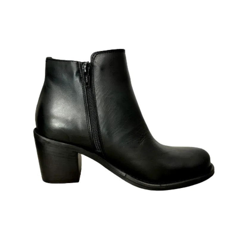 Artisan Ankle Boot With Black Zipper