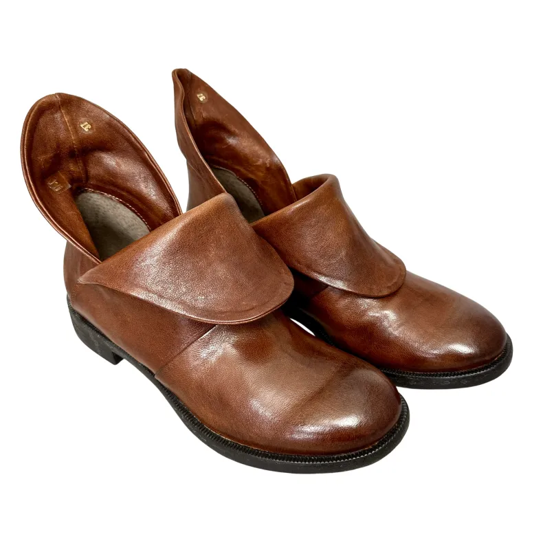 Artisanal Ankle Boot In Camarri 1916 Leather