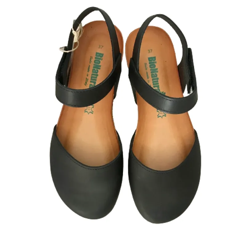 Black Bionatura Sandal Closed At The Tip In Leather