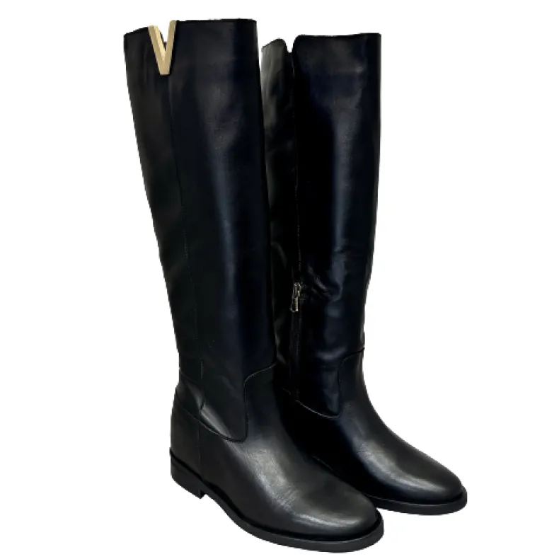 Black Handmade Boot With Internal Wedge