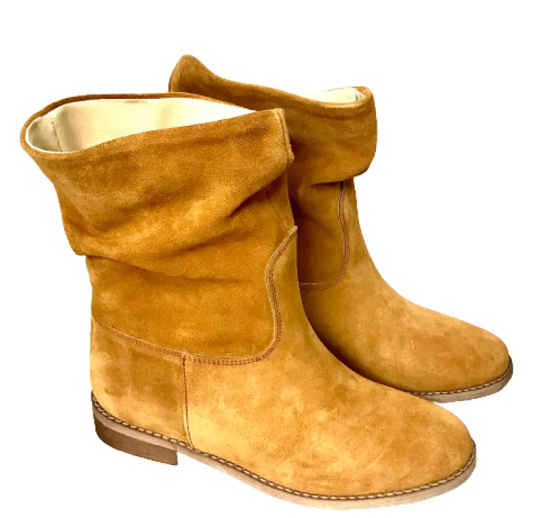 Boot In Curled Suede And Internal Wedge