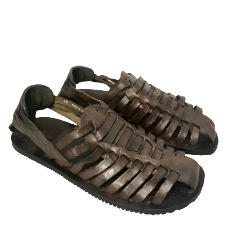 Closed Leather Sandal Mod. M6579