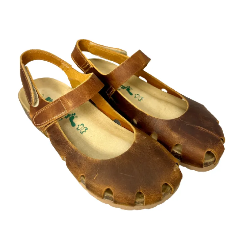 Closed Toe Bionatura Sandal In Apricot Oiled Leather