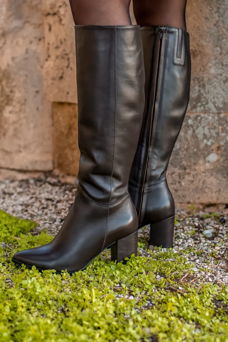 Dark Brown Leather Boot With Heel