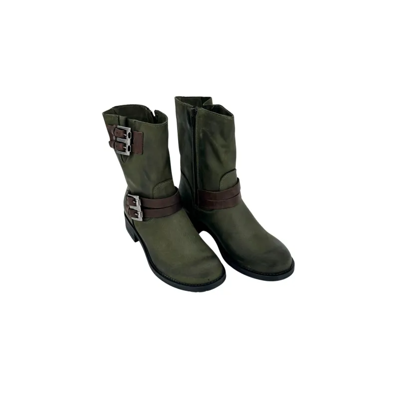 Green Boot With Buckles And Zipper