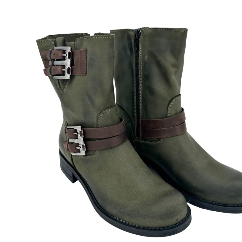 Green Boot With Buckles And Zipper