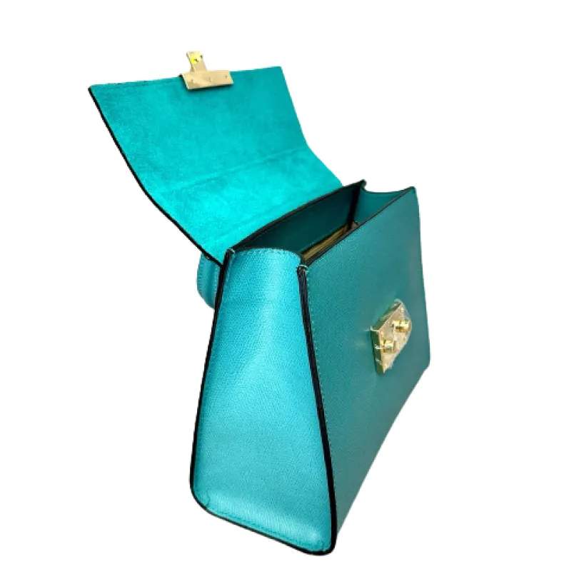 Handcrafted Bag With Buckle Closure