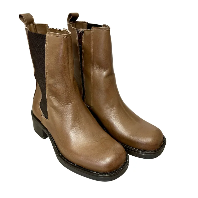 Handcrafted Beatles With Square Toe