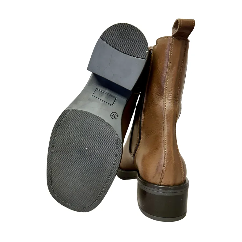 Handcrafted Beatles With Square Toe