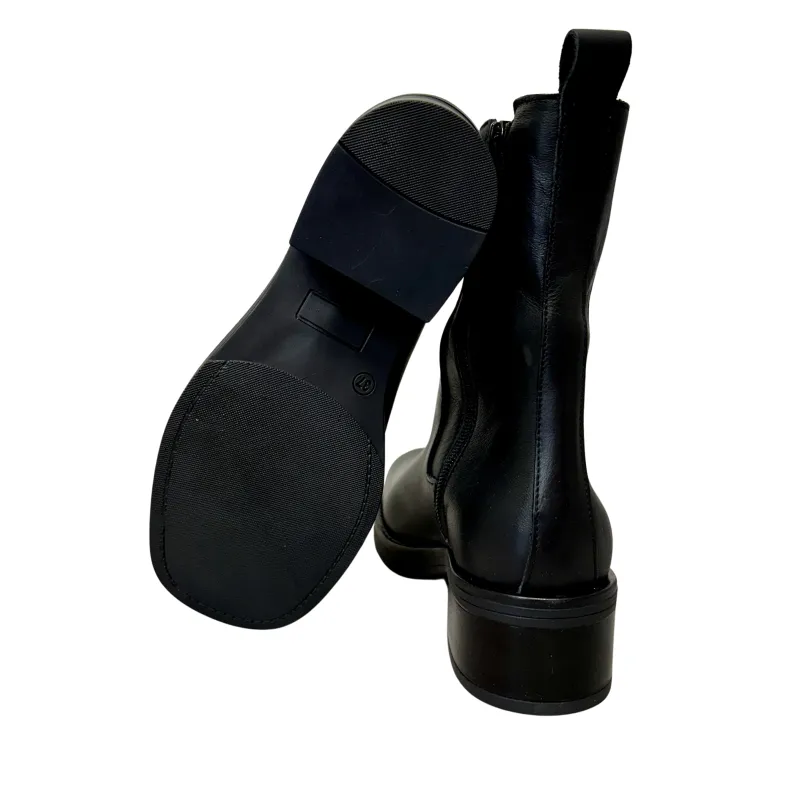 Handcrafted Beatles With Black Square Toe