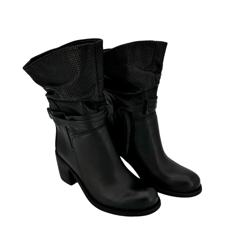 Handcrafted Boot In Black Curled Leather