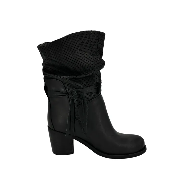 Handcrafted Boot In Black Curled Leather