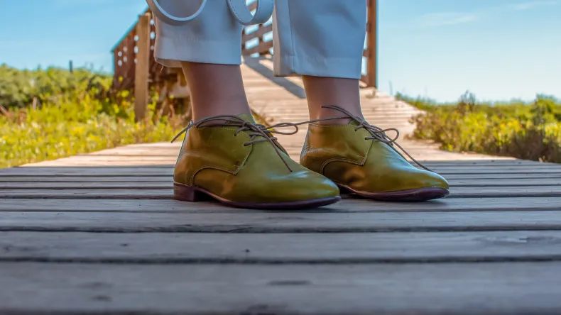 Handcrafted Green Dipped Leather Lace-up