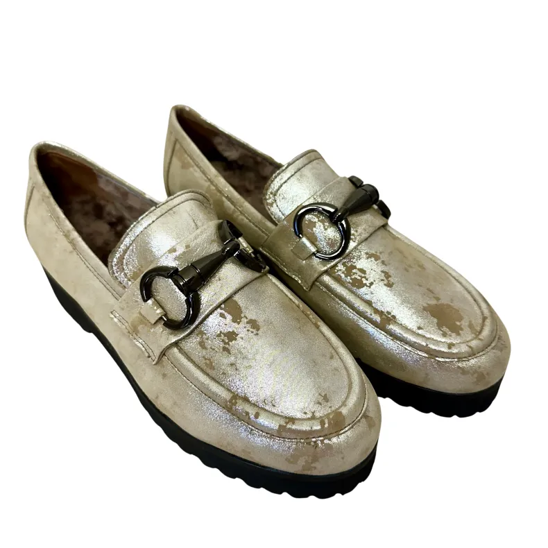 Handcrafted Moccasin In Cream Laminated Leather And Lambskin Lining