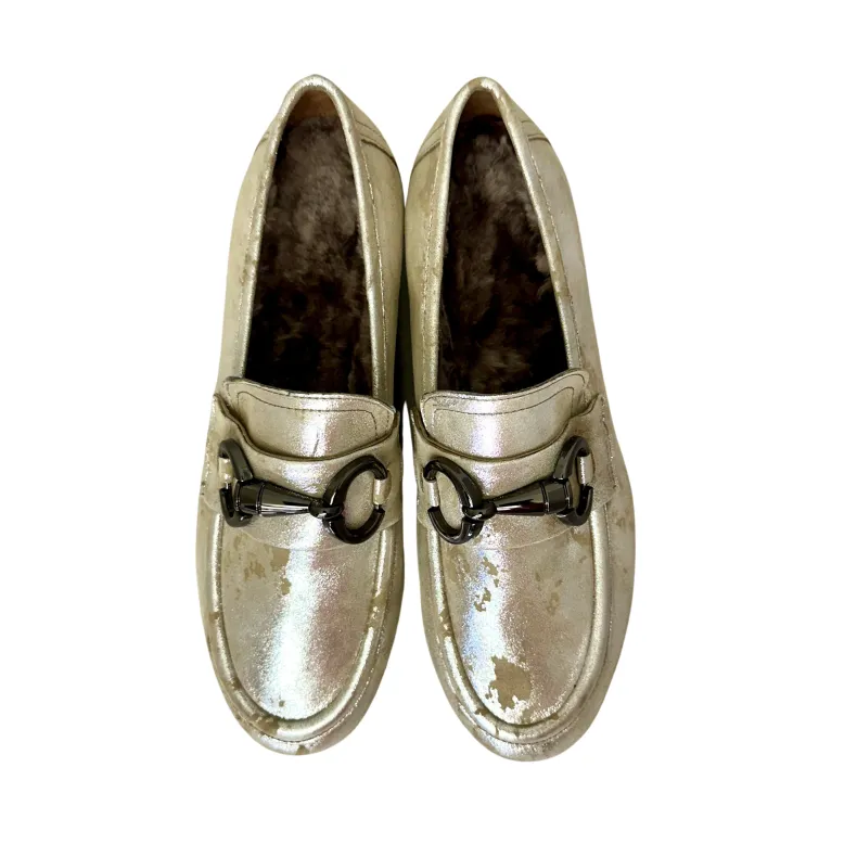 Handcrafted Moccasin In Cream Laminated Leather And Lambskin Lining