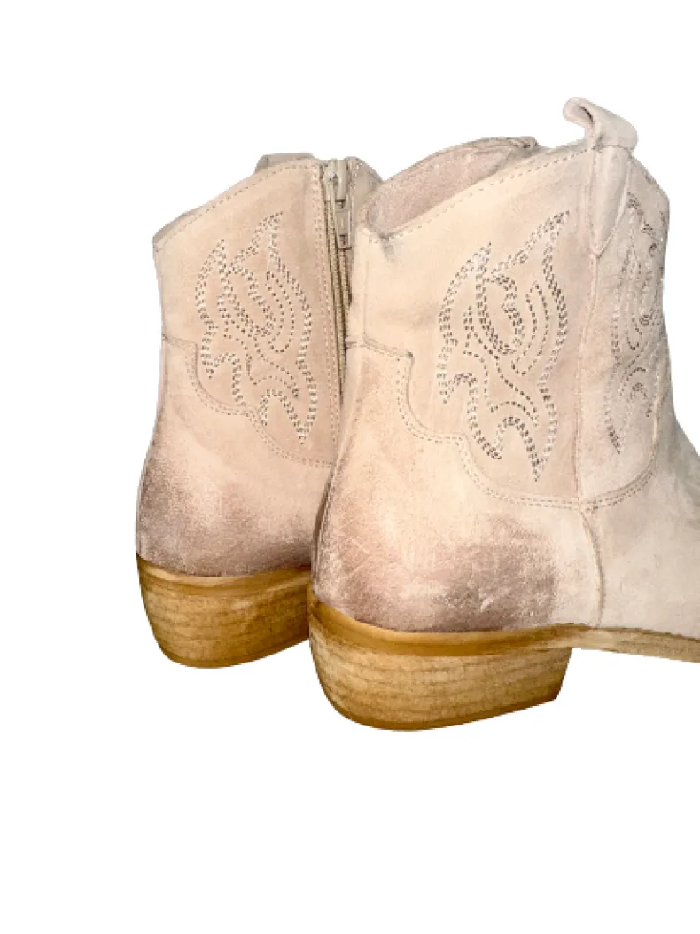 Handcrafted Texan In Powder Pink Brushed Nubuck