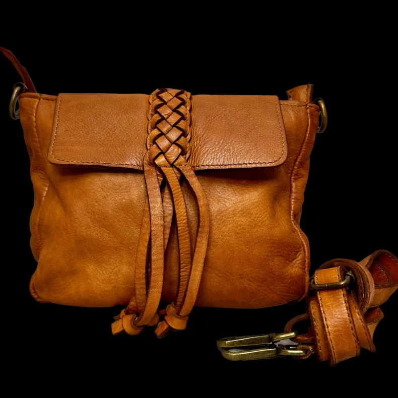Handmade Bag In Washed Leather With Braid