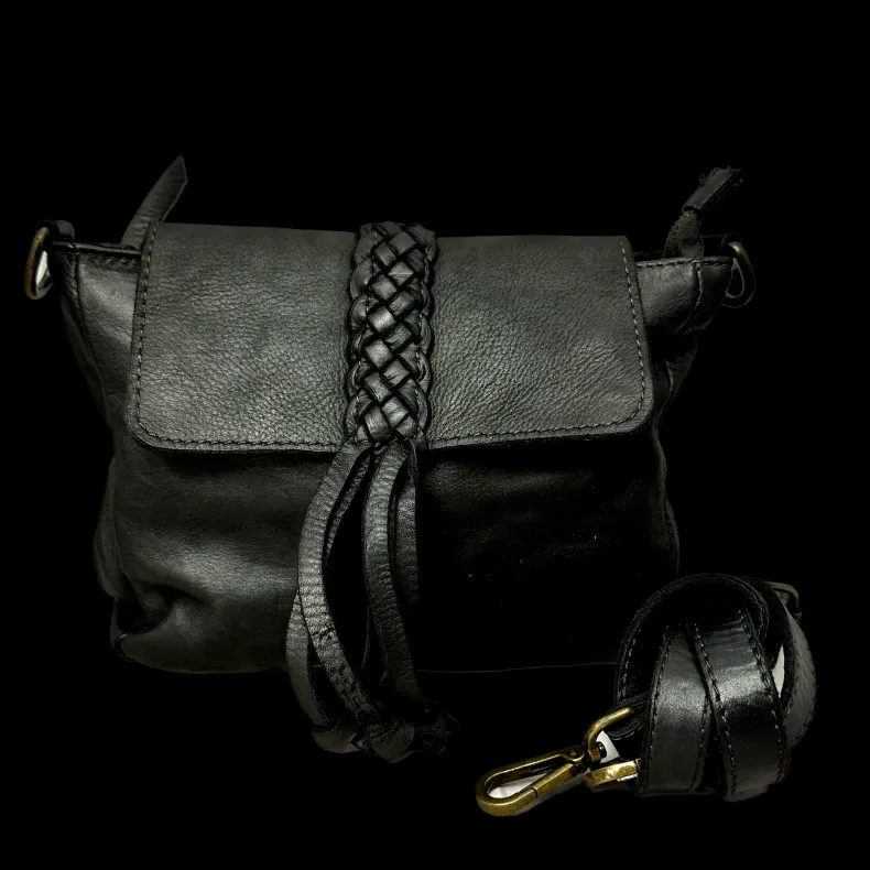 Handmade Bag In Washed Leather With Braid