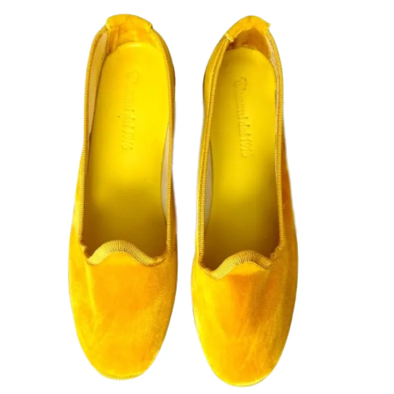 Handmade Friulian Shoes In Yellow Velvet