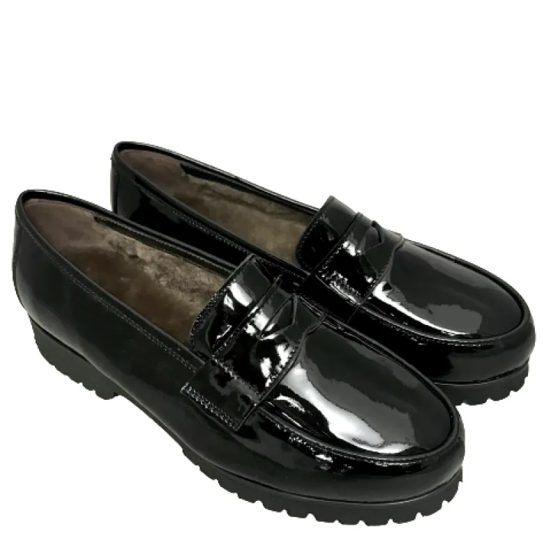 Handmade Moccasin In Black Patent Leather And Lamb Lining