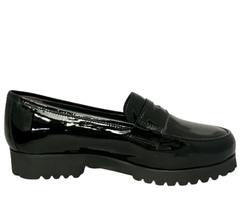 Handmade Moccasin In Black Patent Leather And Lamb Lining