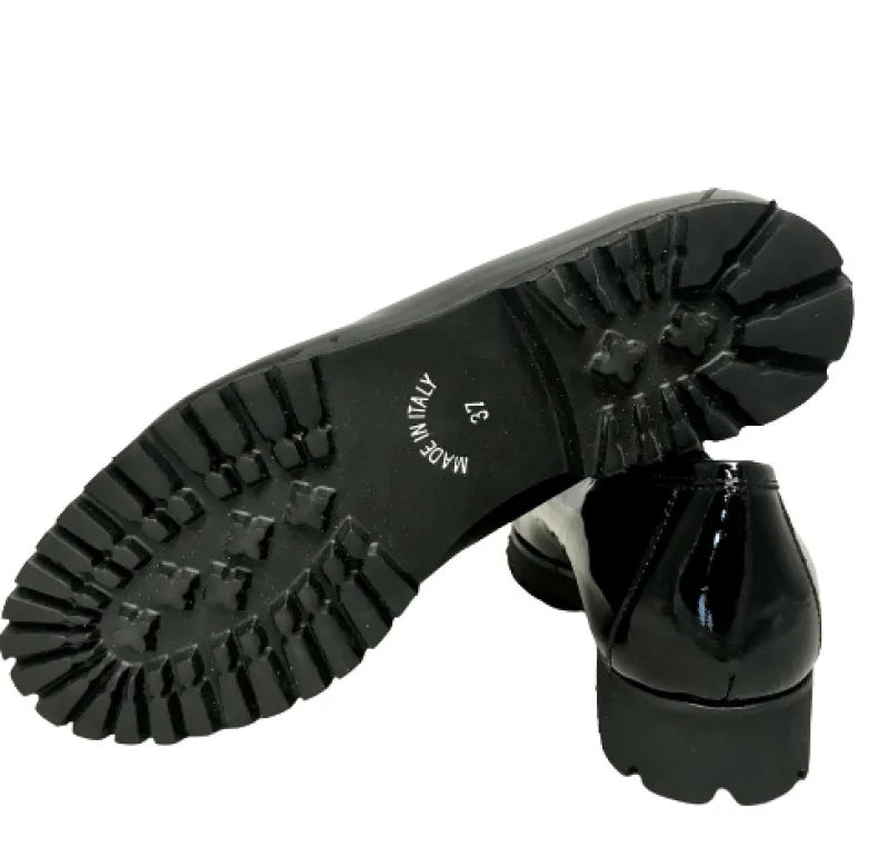 Handmade Moccasin In Black Patent Leather And Lamb Lining