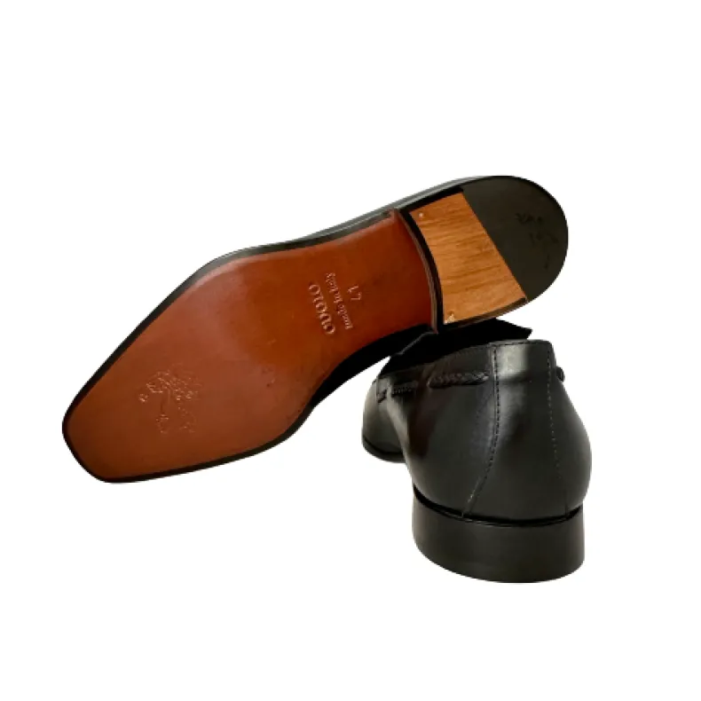 Moccasin In Green Leather With Screen-printed Tassels