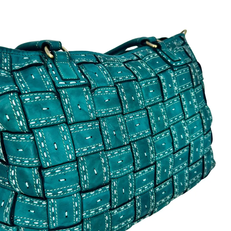 Olimpia Big – Weaving And Visible Stitching