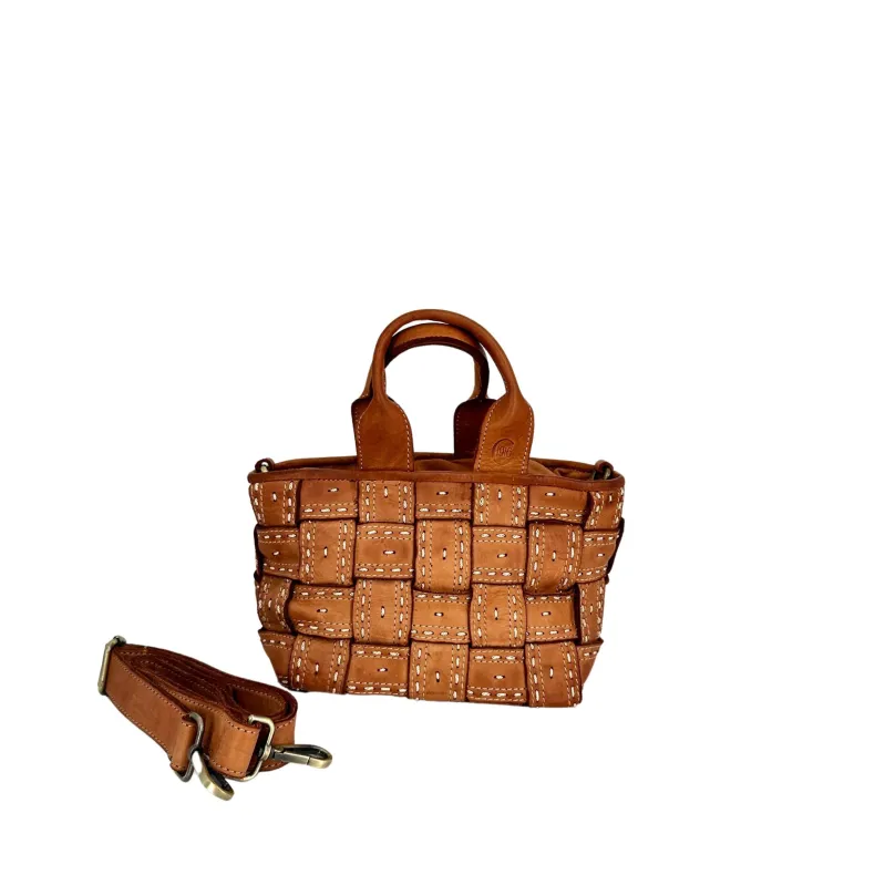 Olimpia Small – Weaving And Visible Stitching