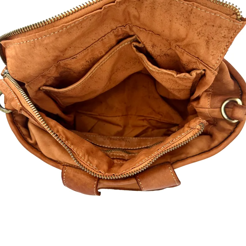 Olimpia Small – Weaving And Visible Stitching