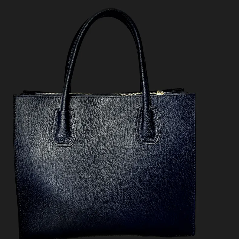 Rigid Handmade Bag In Textured Leather