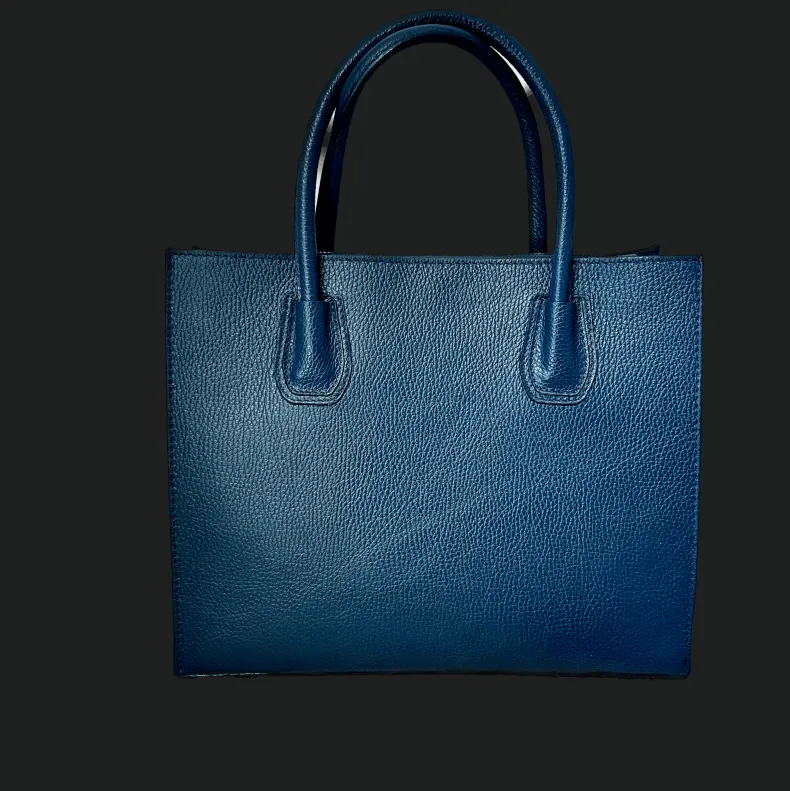 Rigid Handmade Bag In Textured Leather