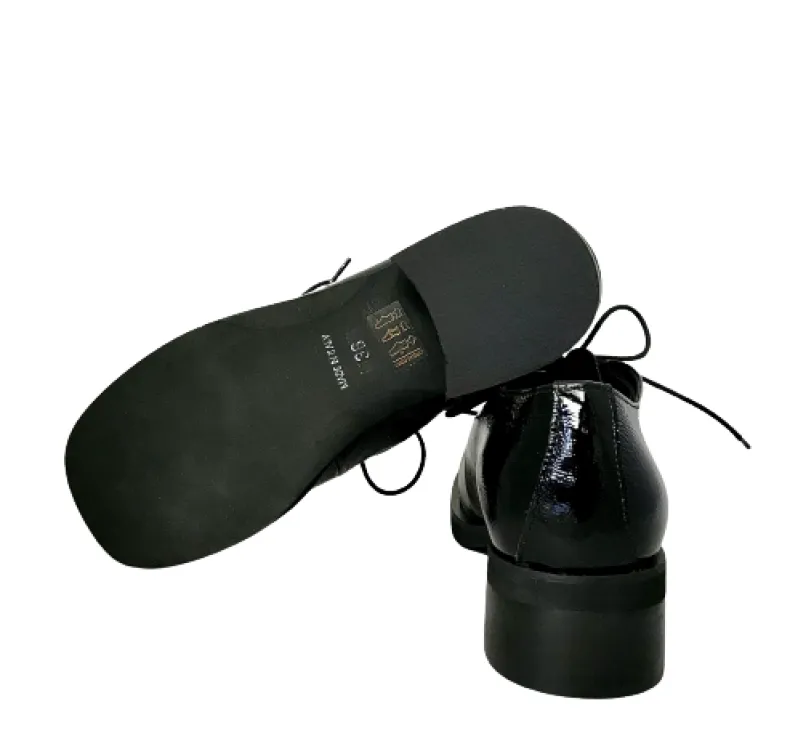 Shiny Leather Lace-up