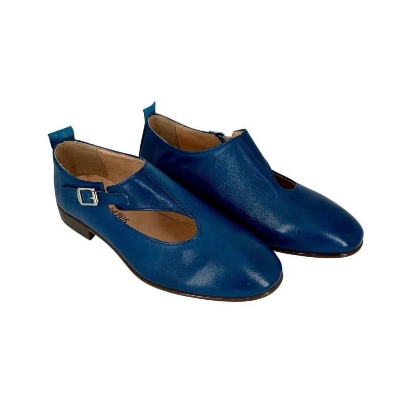 Shoe With Handcrafted Buckle In Blue Dipped Leather