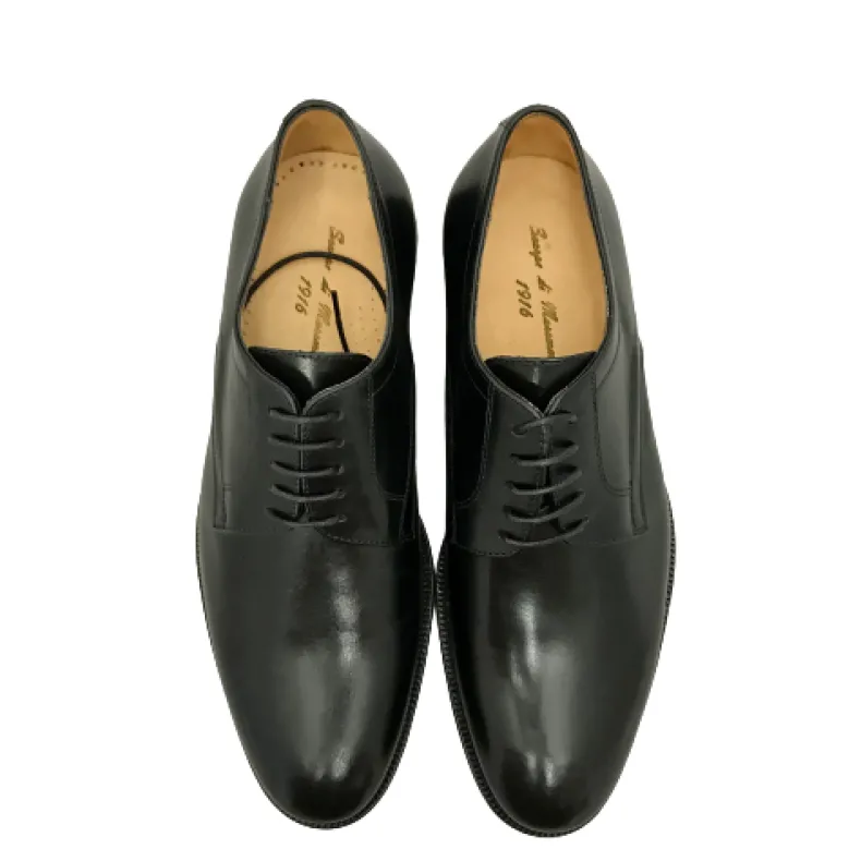 Smooth Black Lace-up