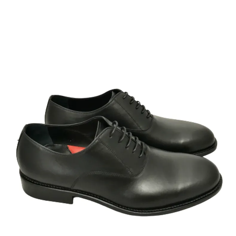 Smooth Black Lace-up