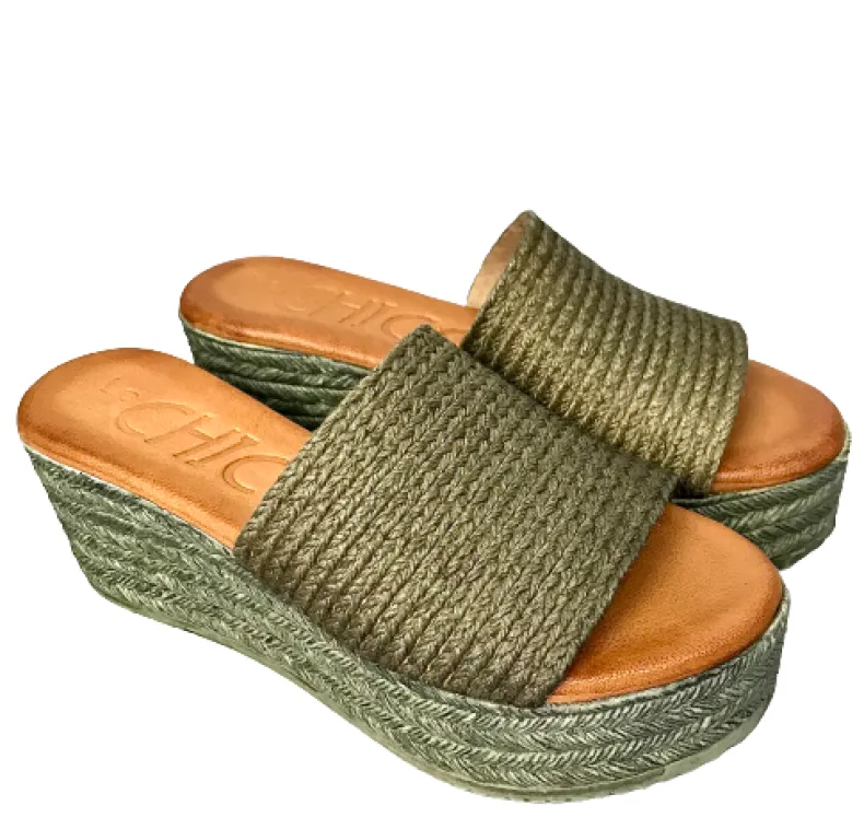 Wedge With Khaki Raffia Band