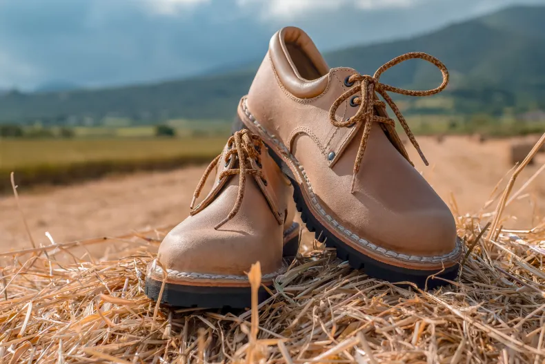 Work Shoe In Natural Vibram Cowhide